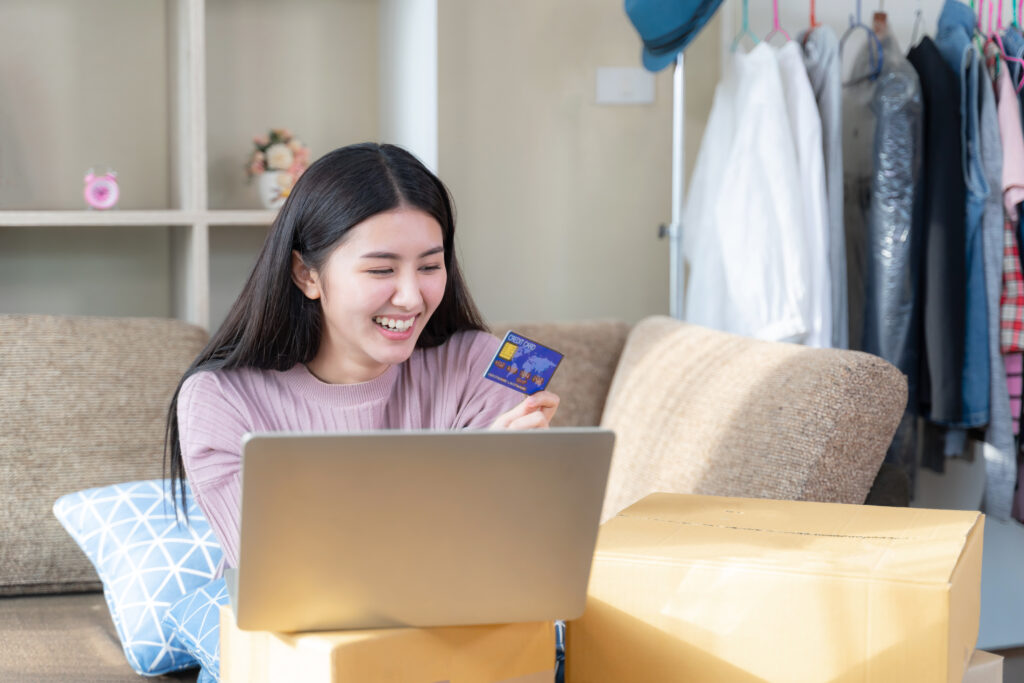 b2c ecommerce, girl smiling while holding credit card