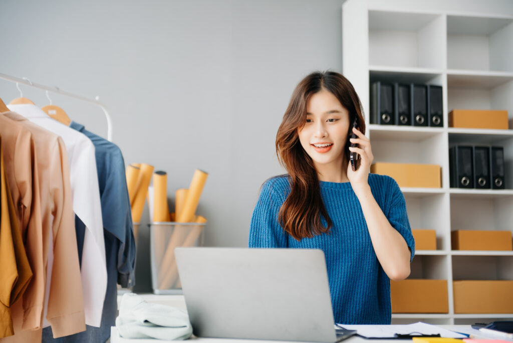 b2c ecommerce, women smiling while on the phone