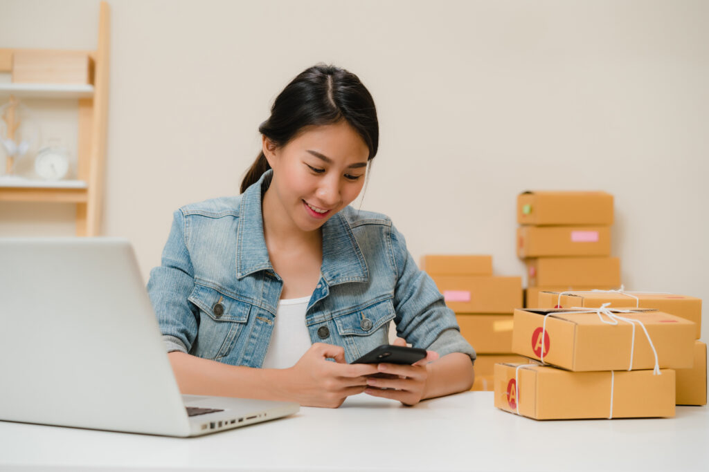 SILKEN Asia Woman Thailand Ecommerce Boom
